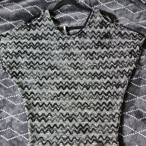 Black and White Zigzag Patterned Top
